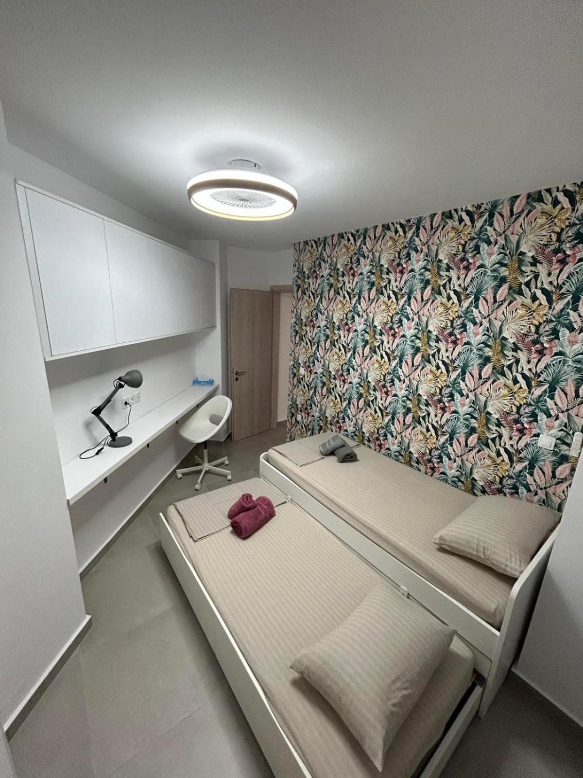 Floral Home 2 - 1St Floor Apt With Private Parking! Афины Экстерьер фото