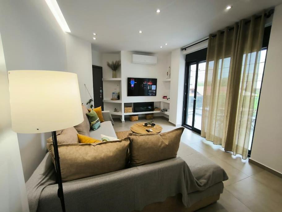 Floral Home 2 - 1St Floor Apt With Private Parking! Афины Экстерьер фото