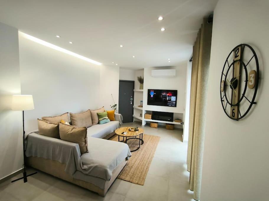 Floral Home 2 - 1St Floor Apt With Private Parking! Афины Экстерьер фото